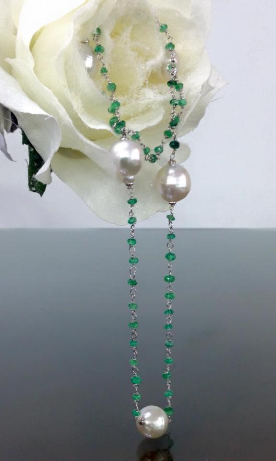 <p>collana lunga perle e smeraldi</p>