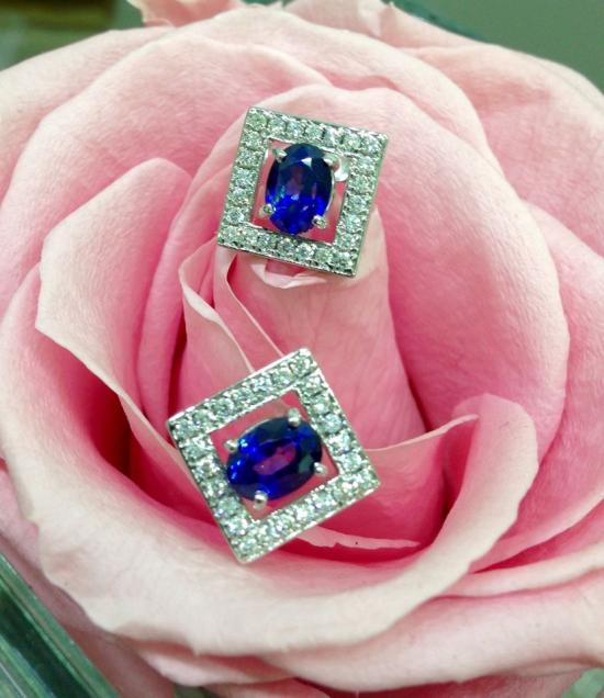 Earrings in 18kt white gold with diamonds and sapphires