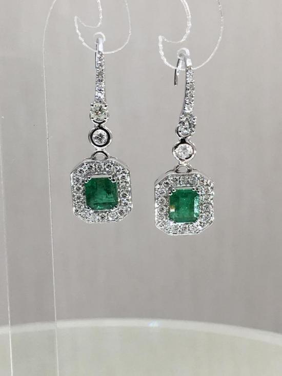 orecchini con smeraldi e diamanti
