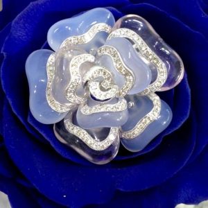 Camelia in calcedonio e diamanti - Image 1