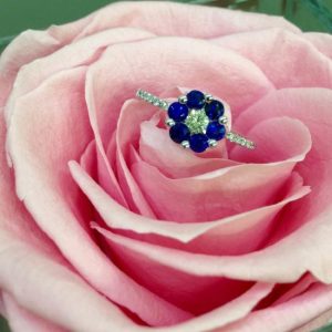 Anello con zaffiri e diamanti - Image 1