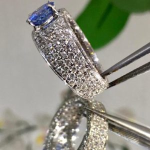 Anello con zaffiro e diamanti - Image 2