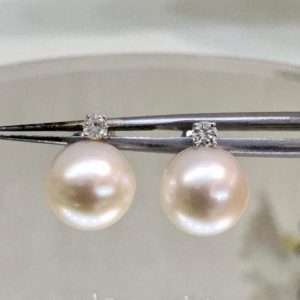 Orecchini a lobo con perle e diamanti - Image 2