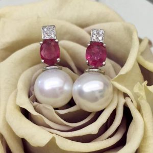 Orecchini a lobo con perle, rubini e diamanti - Image 1