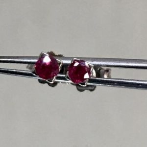 Orecchini a lobo con rubini - Image 1