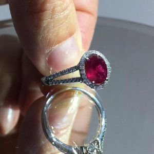 Anello con rubino e diamanti - Image 2