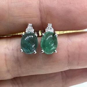 Orecchini a lobo con smeraldi cabochon e diamanti - Image 1