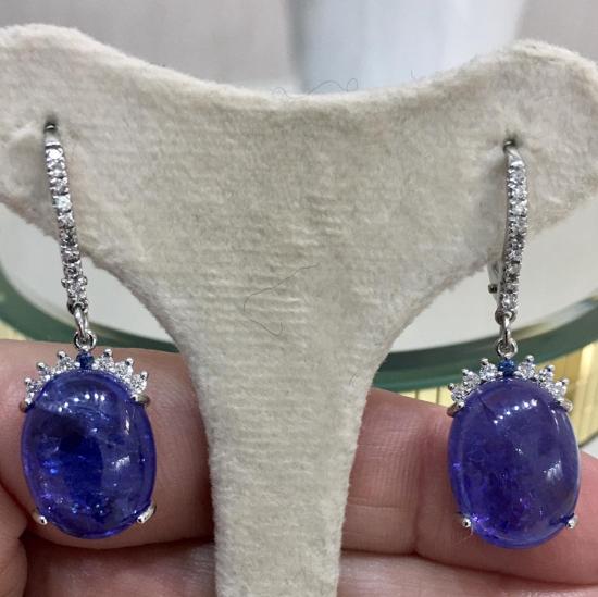 tanzaniti-cabochon-con-zaffiri-e-diamanti-mg825-min-1