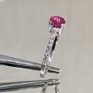 Anello con rubino e diamanti - Image 2