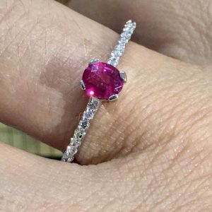 Anello con rubino e diamanti - Image 1