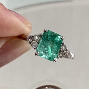 Anello con smeraldo e diamanti - Image 3