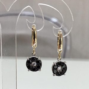Orecchini a cerchio con fiorellini pendenti in diamanti bianchi e neri - Image 5