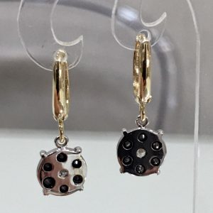 Orecchini a cerchio con fiorellini pendenti in diamanti bianchi e neri - Image 4