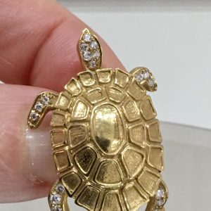 Tartaruga a spilla in oro giallo con diamanti - Image 2